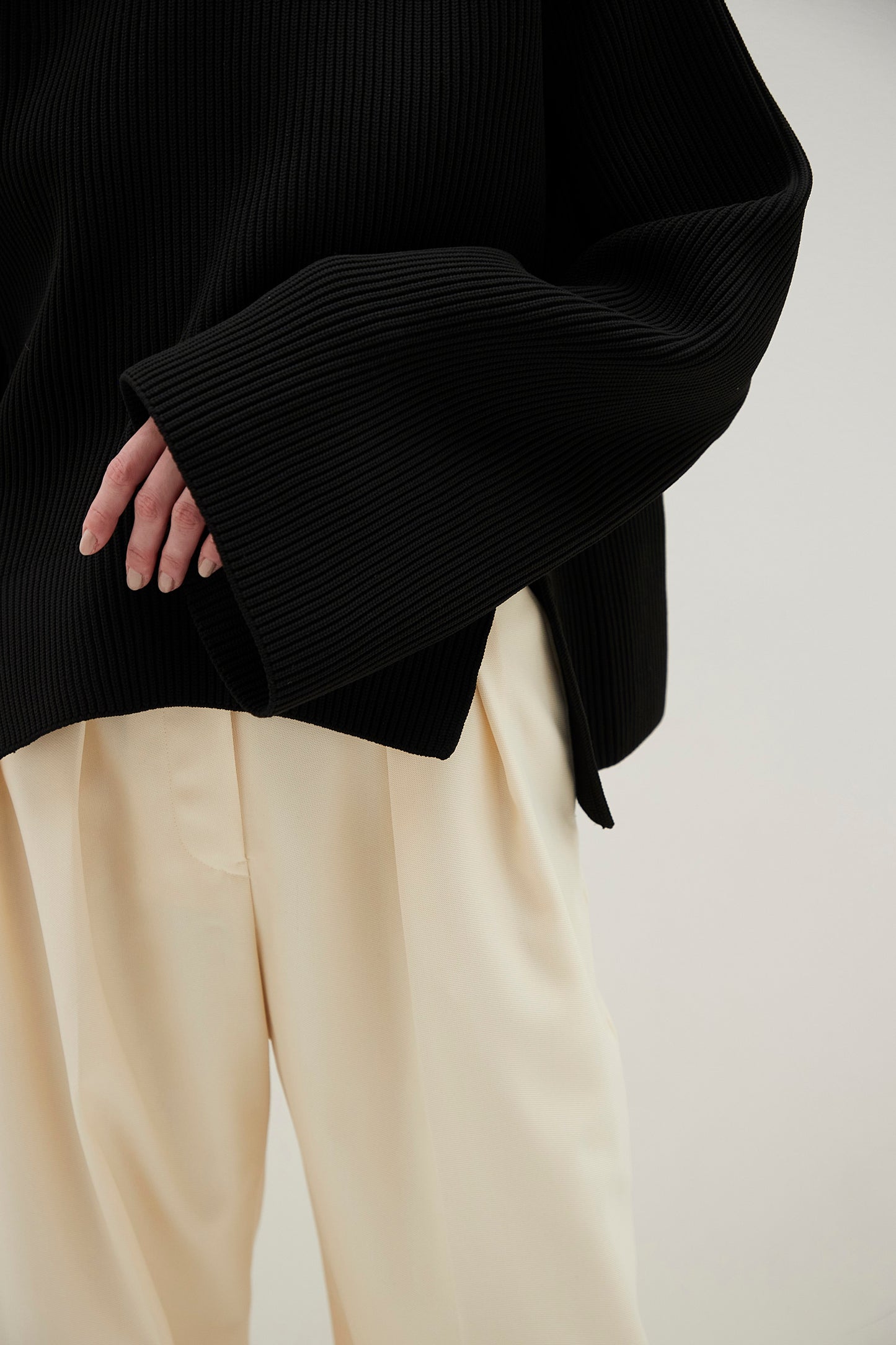 Flared sleeve Knit