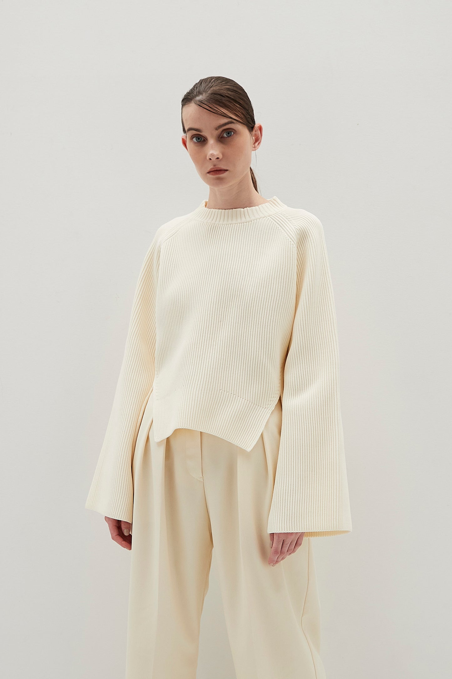 Flared sleeve Knit