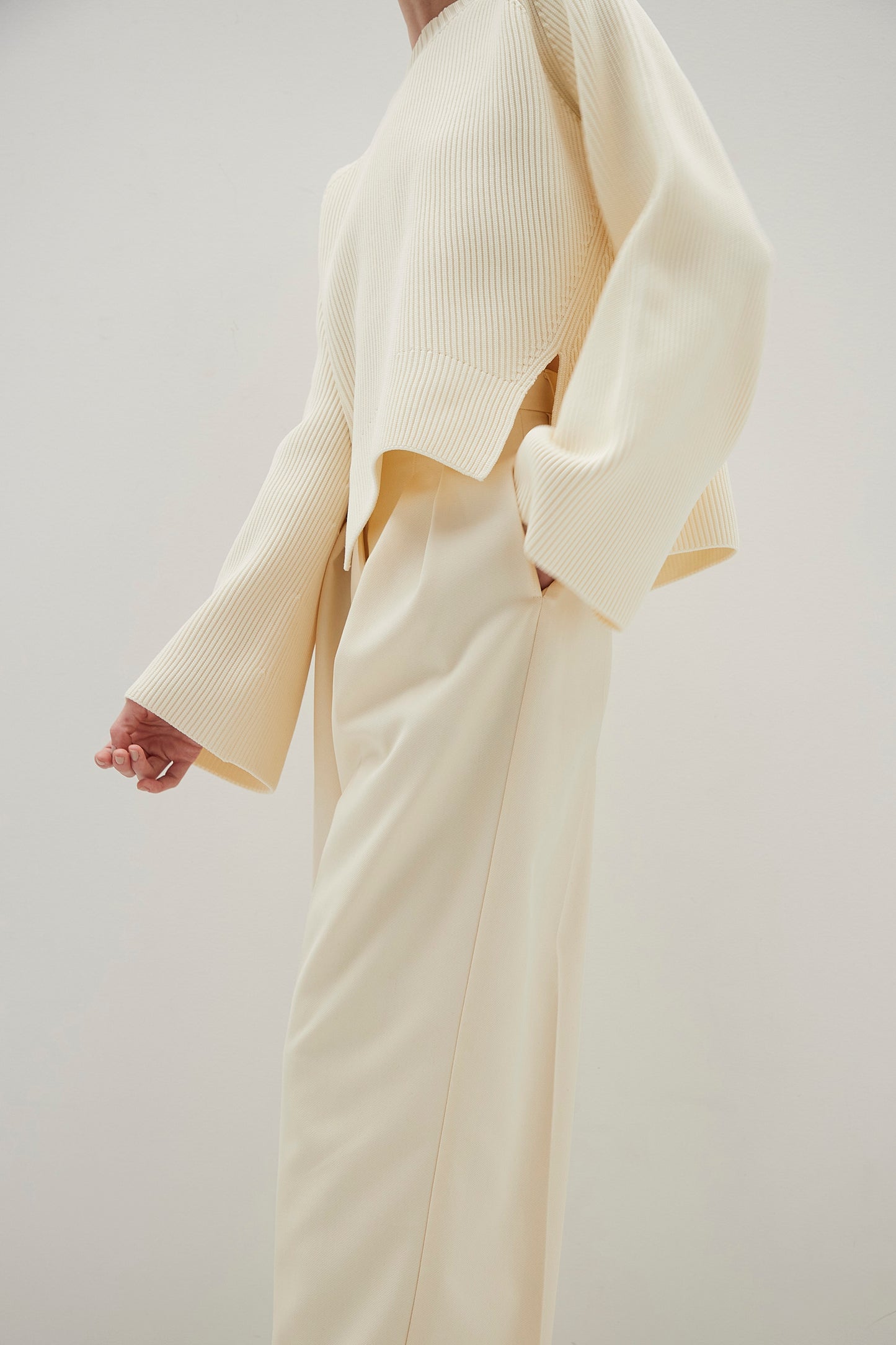 Flared sleeve Knit