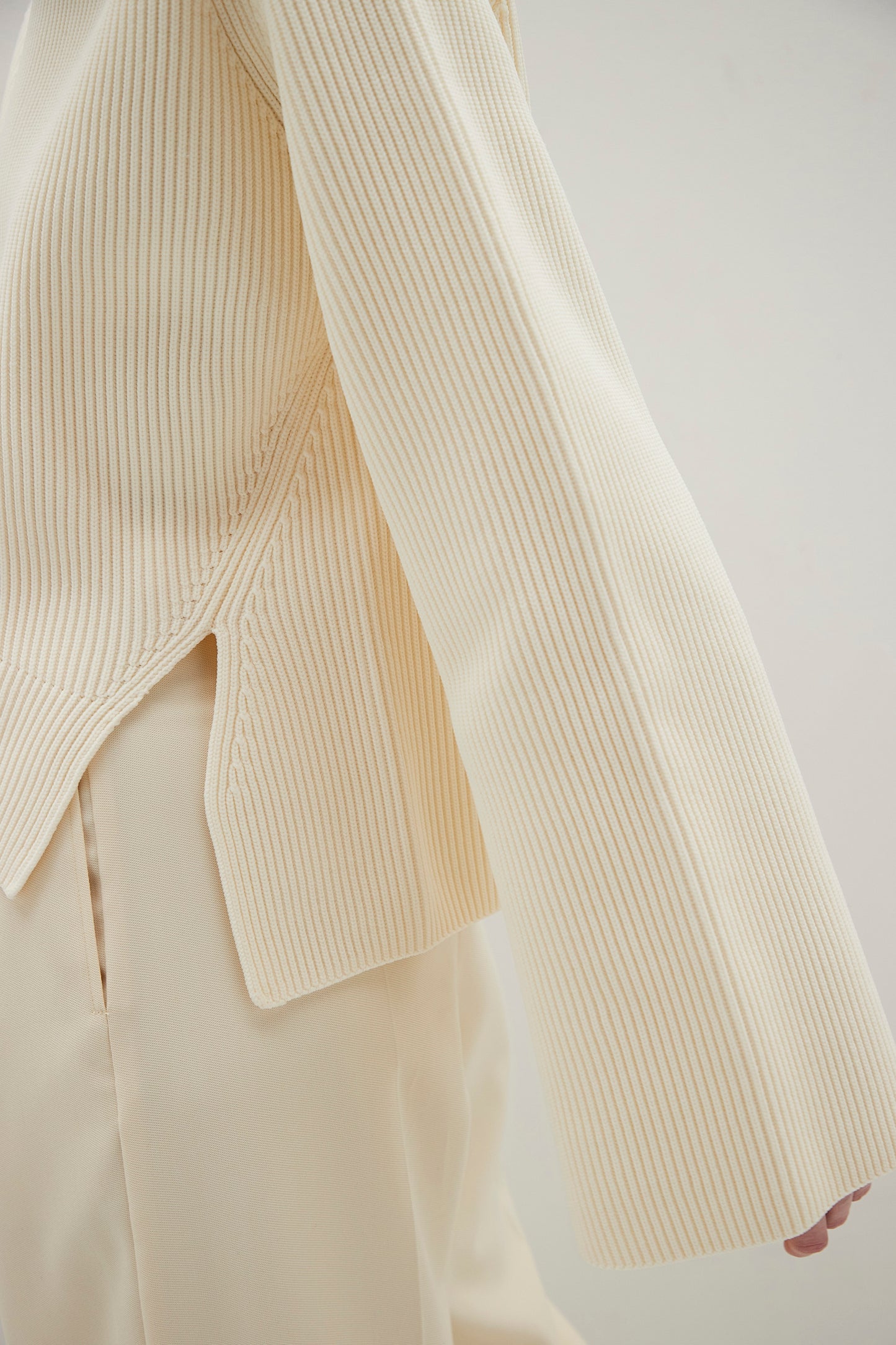 Flared sleeve Knit