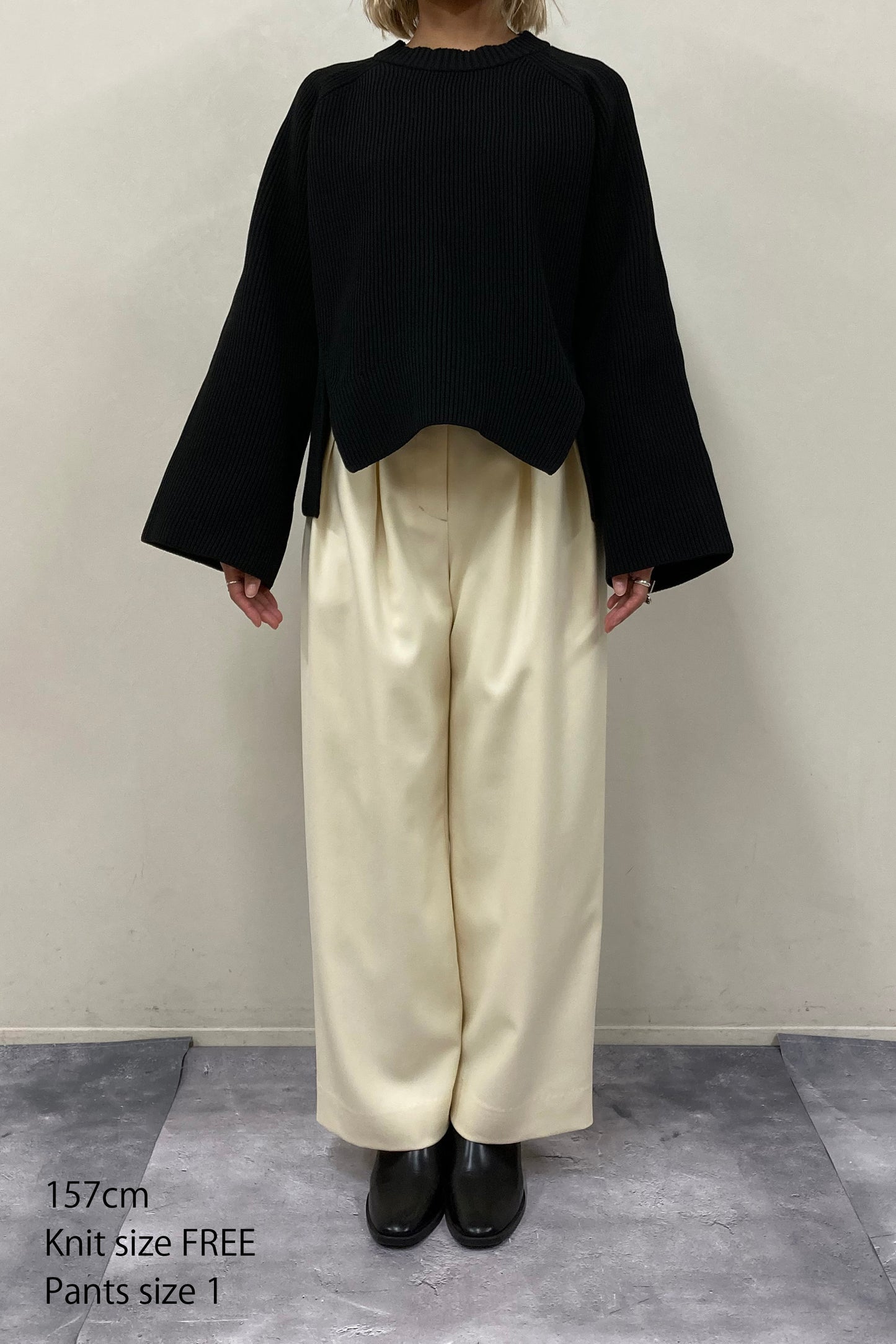 Flared sleeve Knit