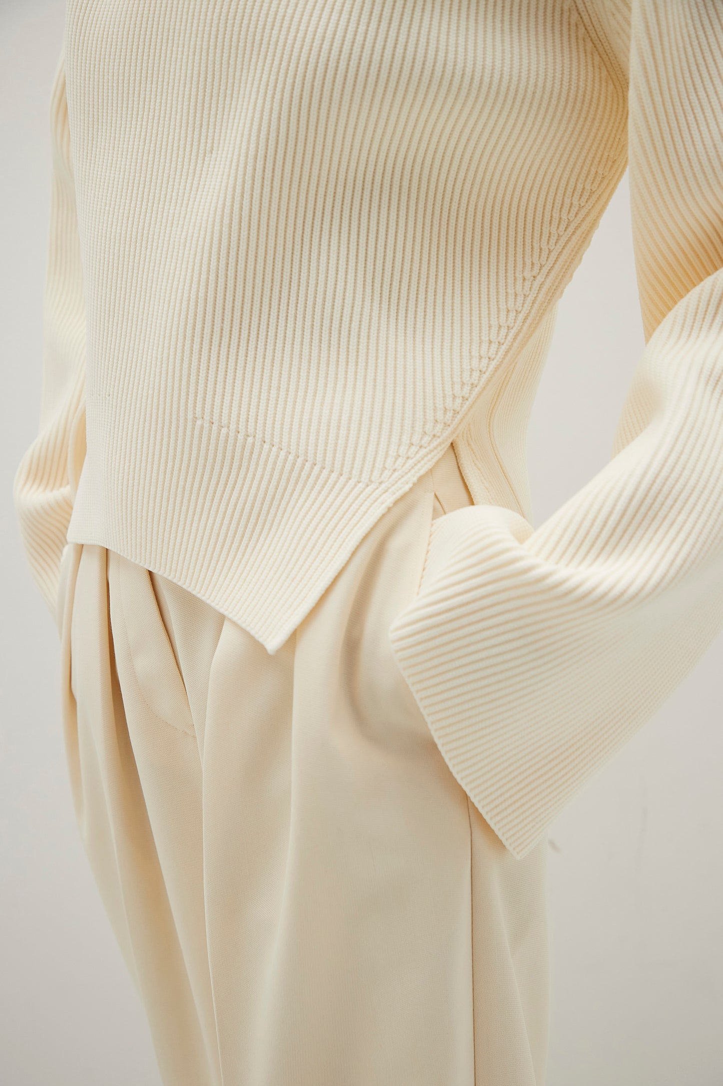Flared sleeve Knit