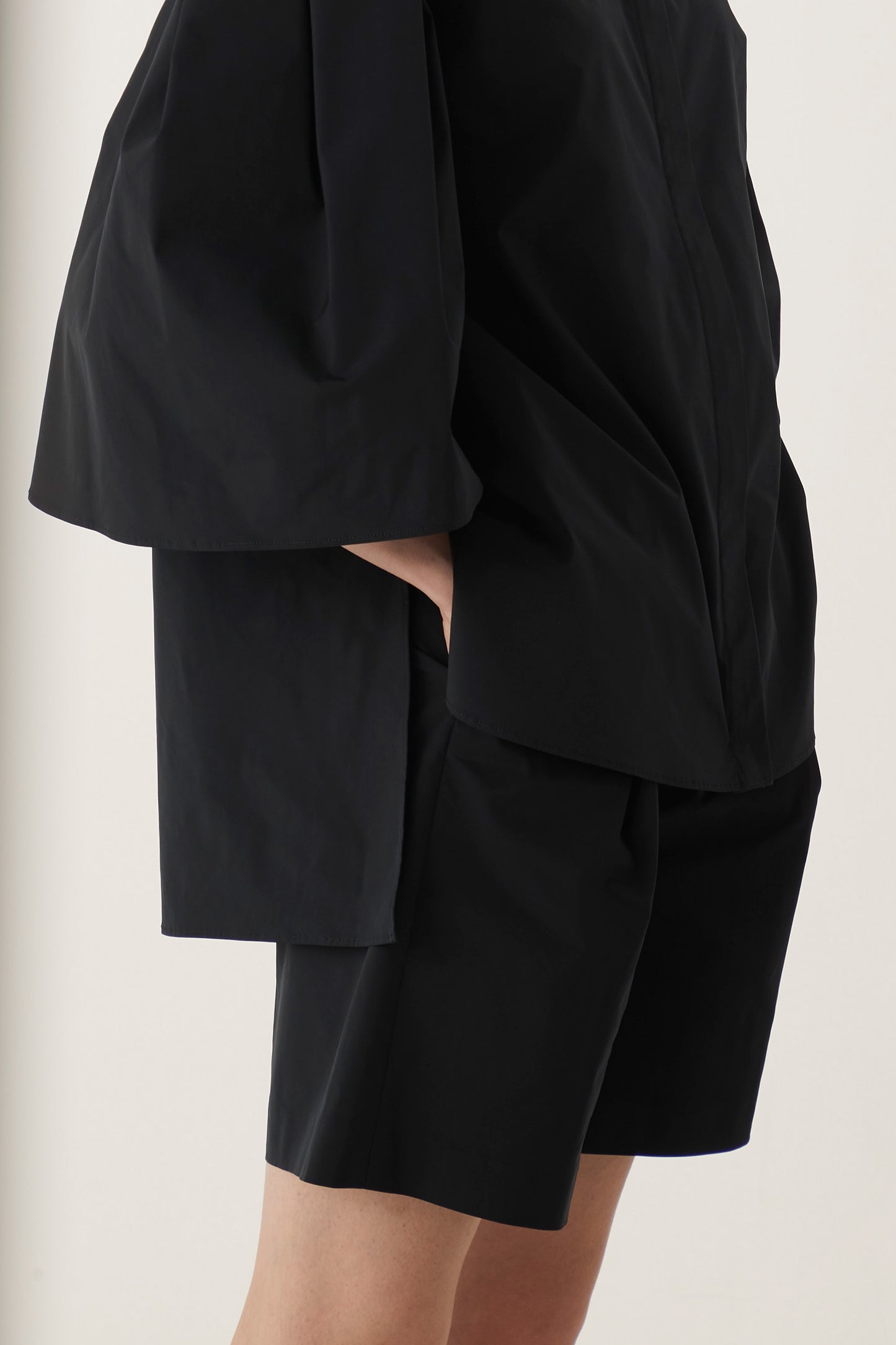 Tucked Short Pants