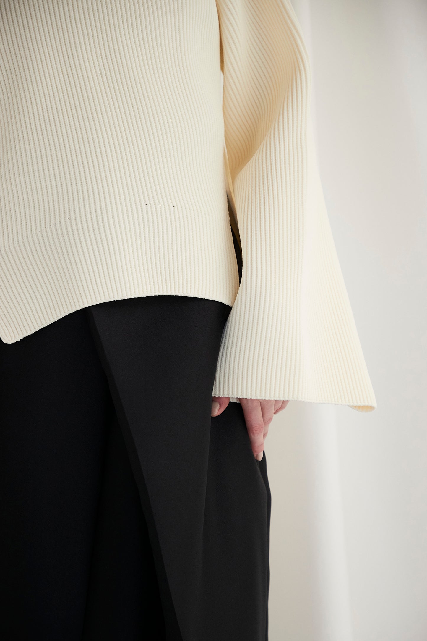 Flared sleeve Knit