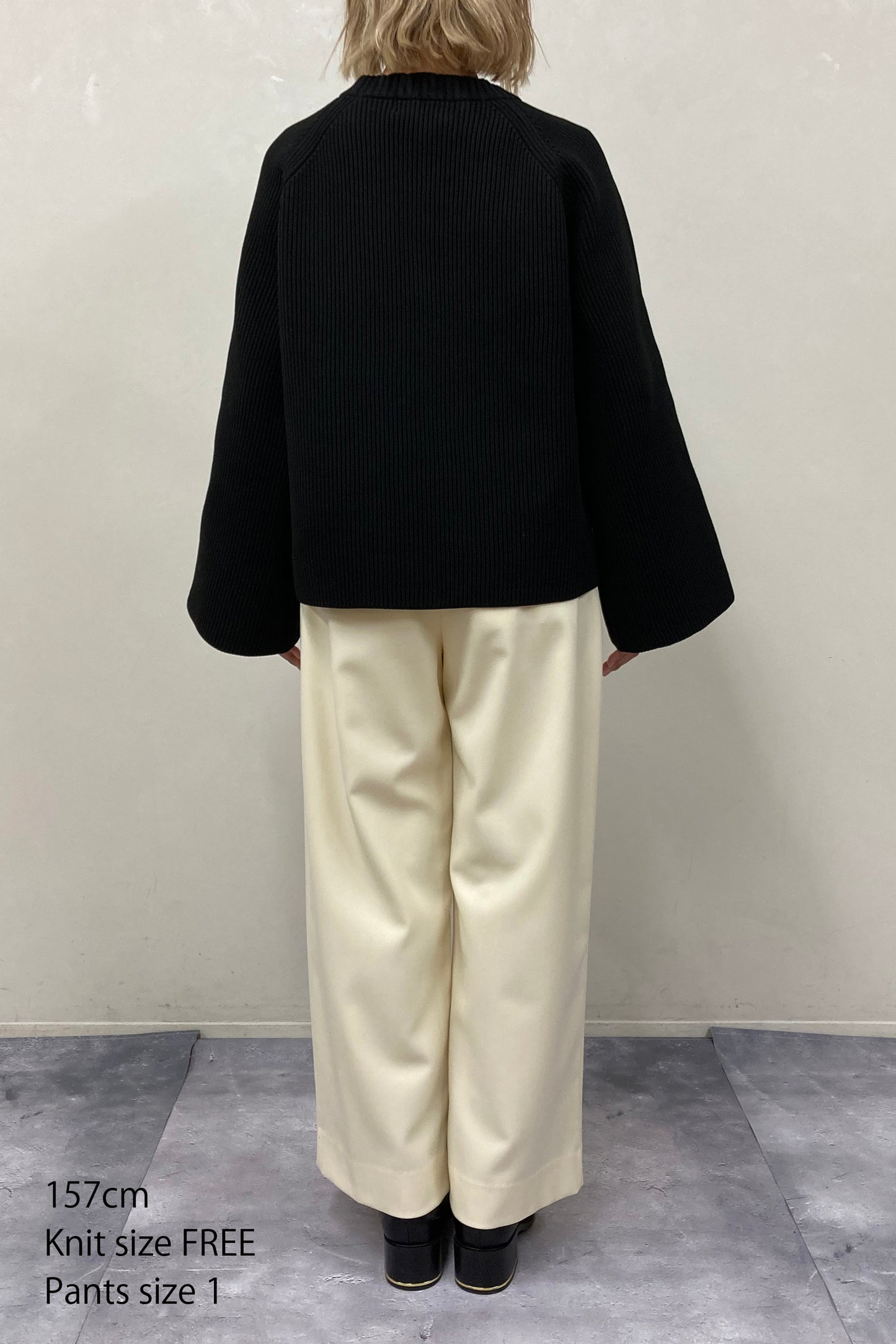 Flared sleeve Knit