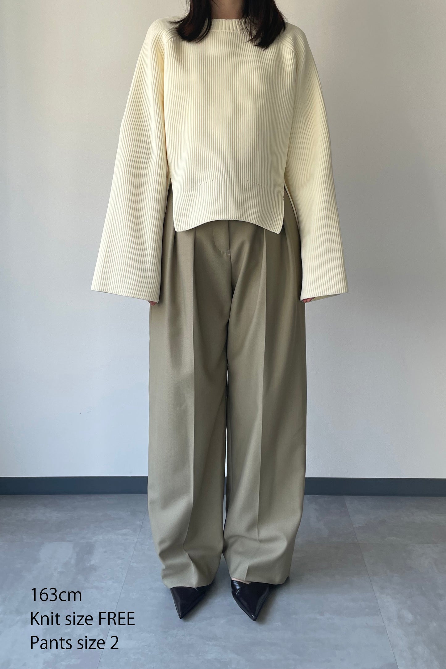 Flared sleeve Knit