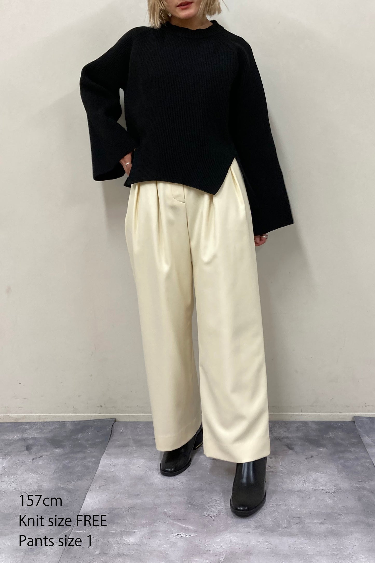 Flared sleeve Knit