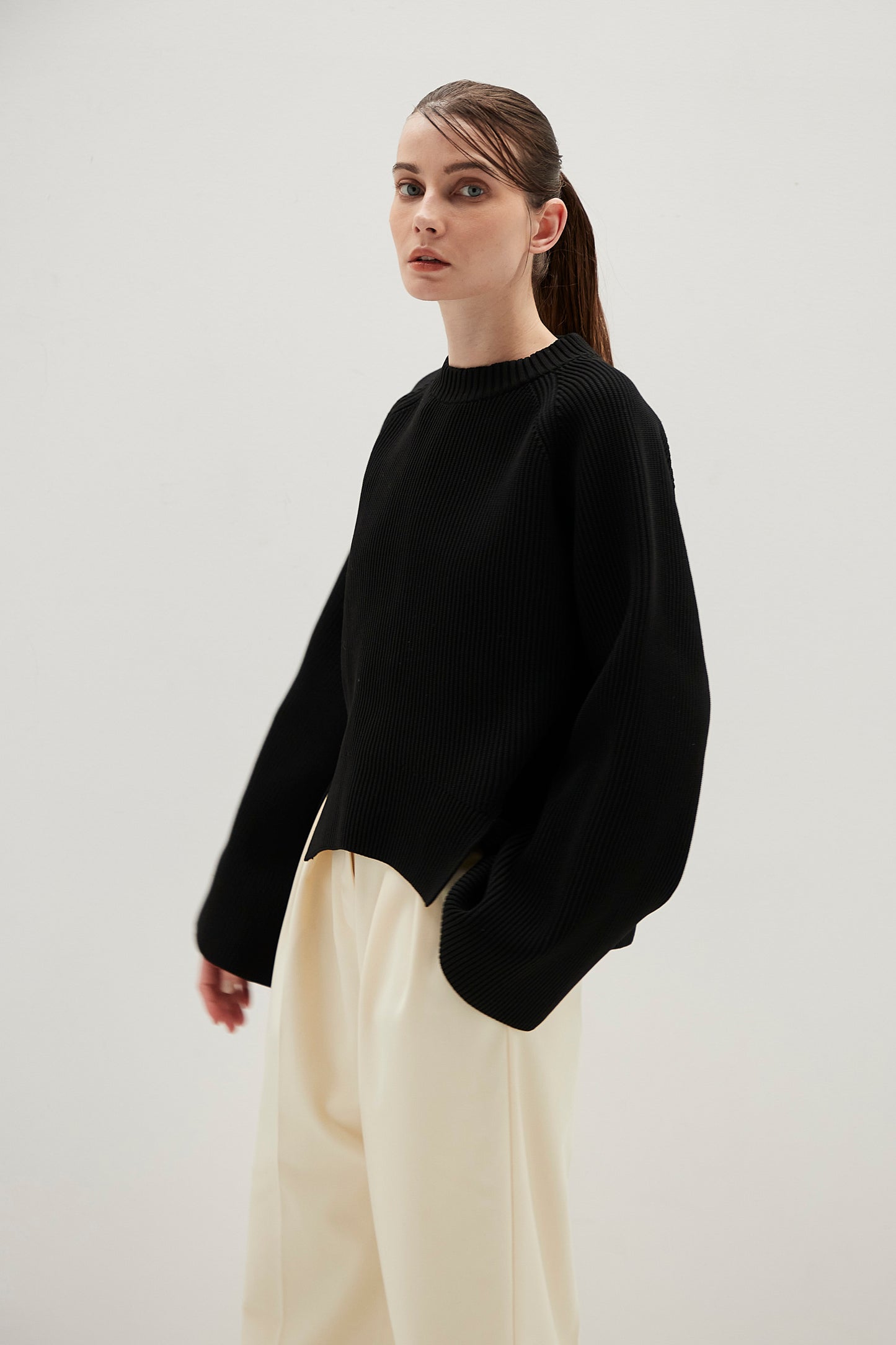 Flared sleeve Knit