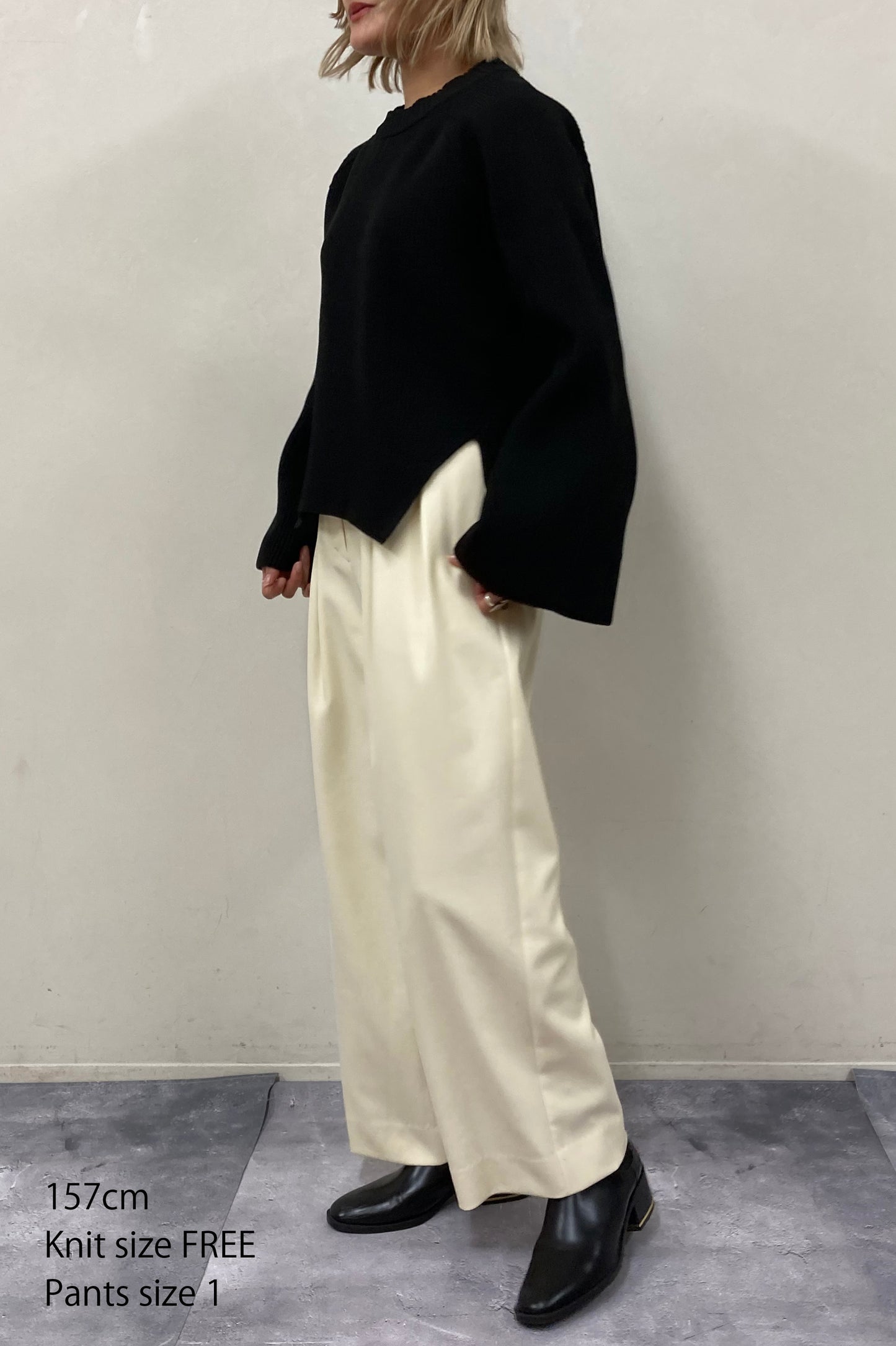 Flared sleeve Knit