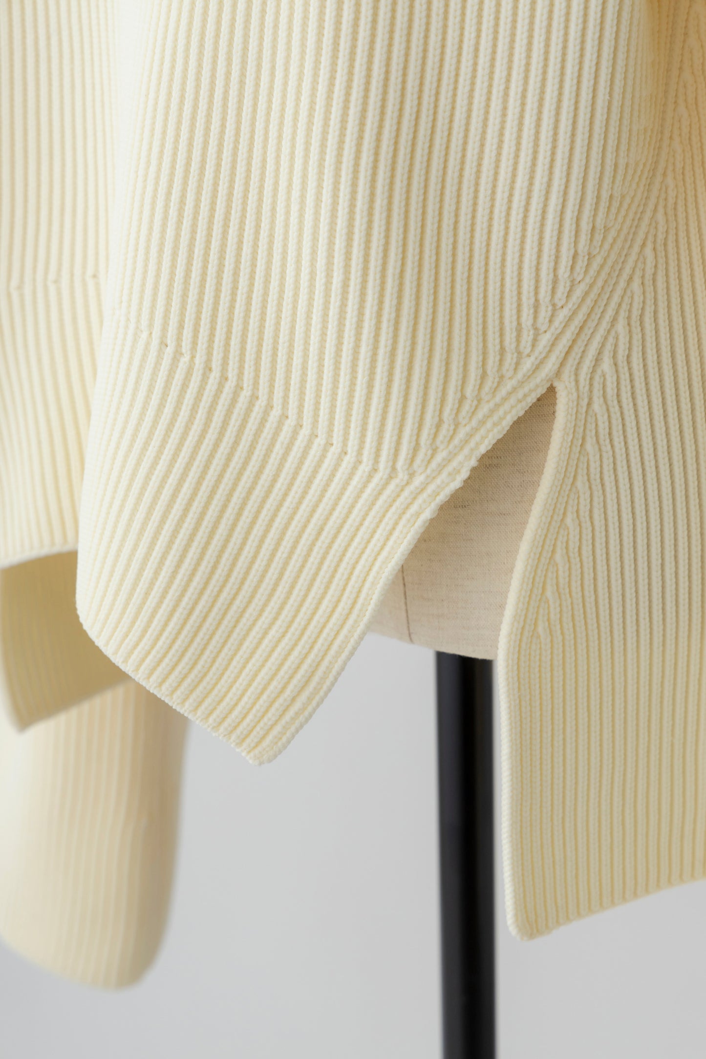 Flared sleeve Knit