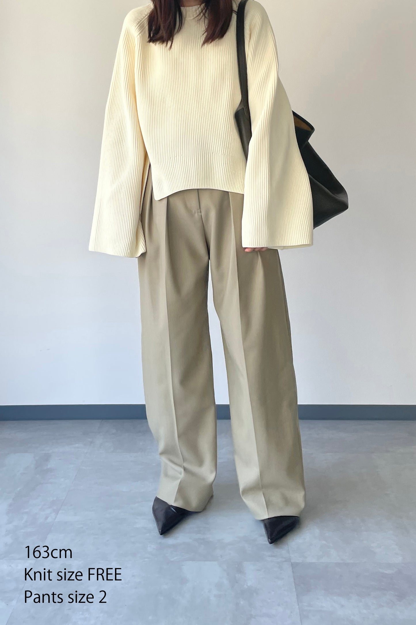 Flared sleeve Knit