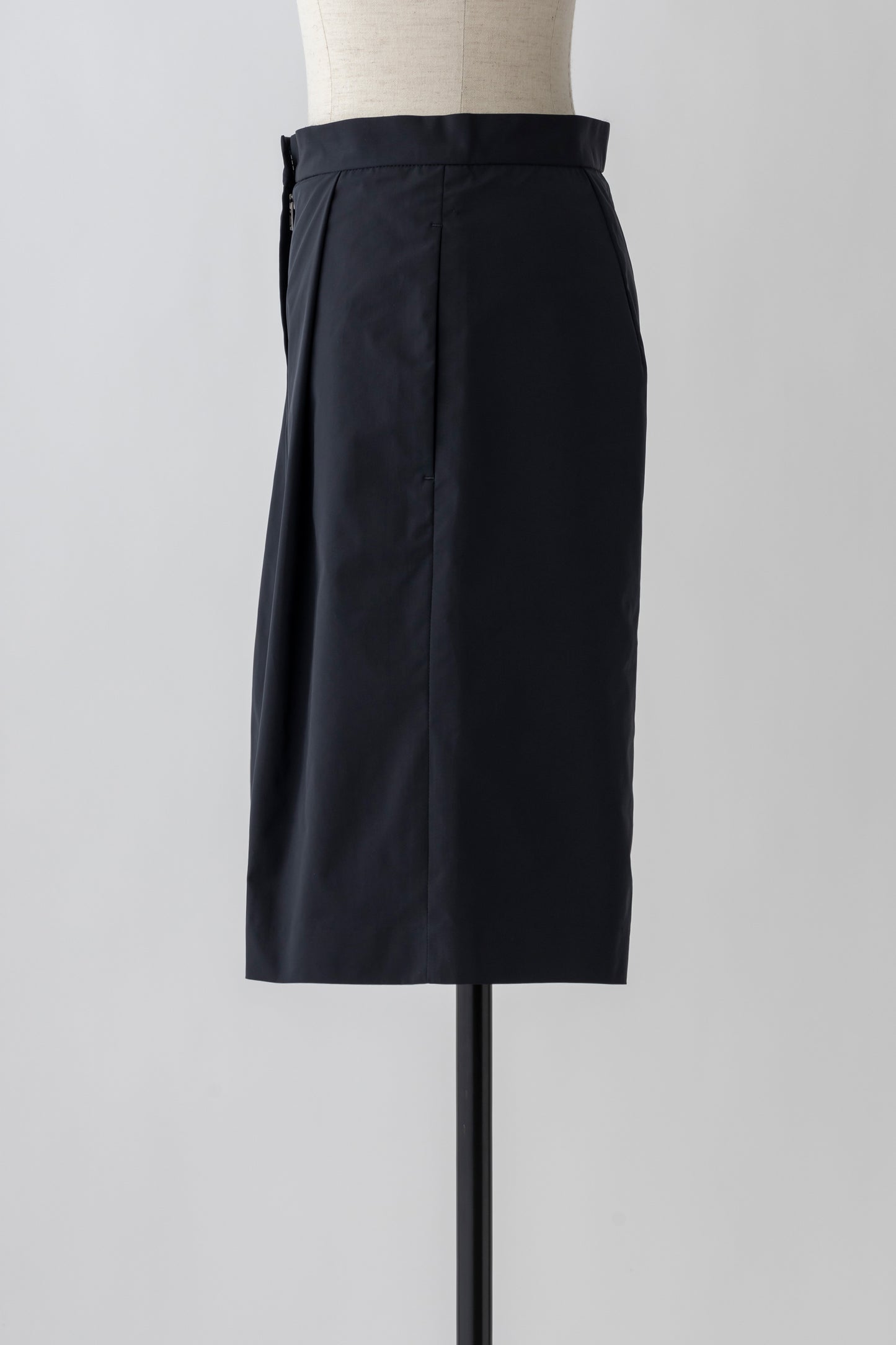 Tucked Short Pants