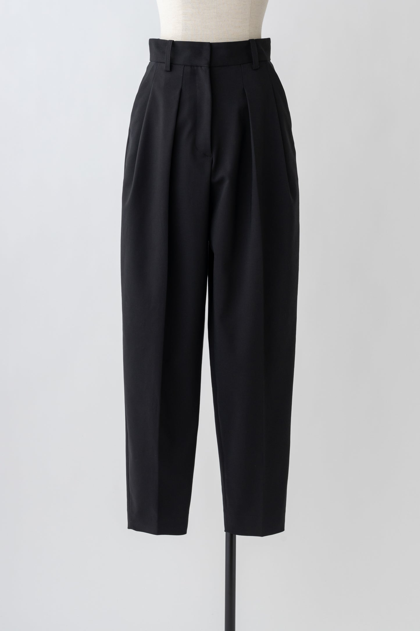 Barrel Two Tucked Pants-BLACK