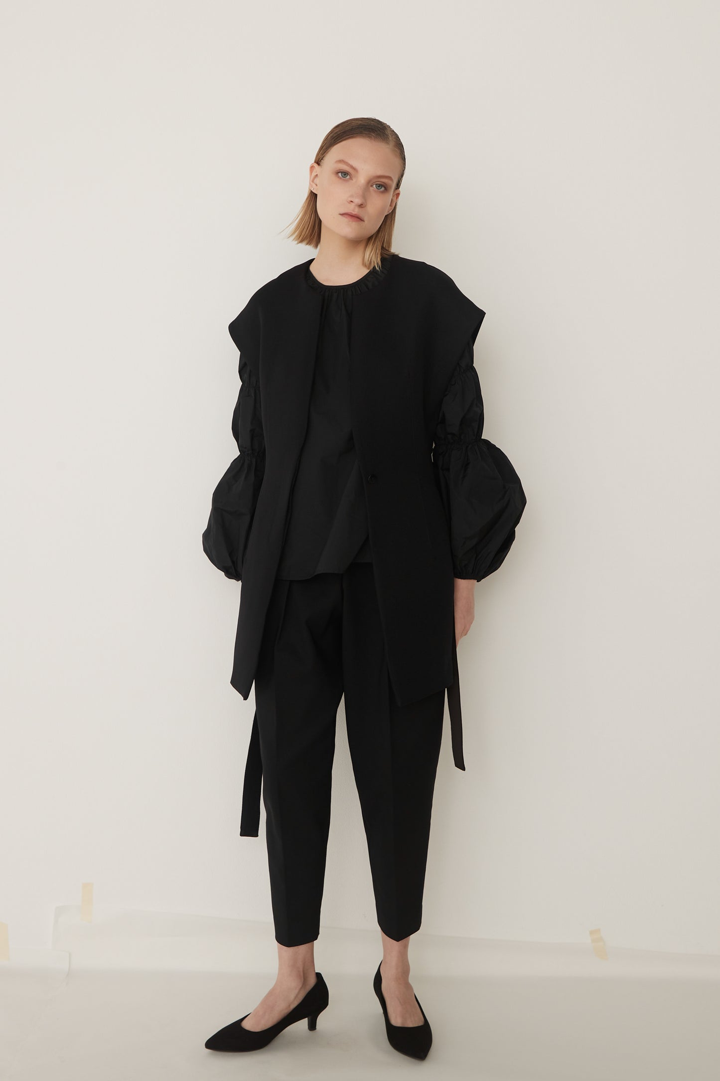 Barrel Two Tucked Pants-BLACK