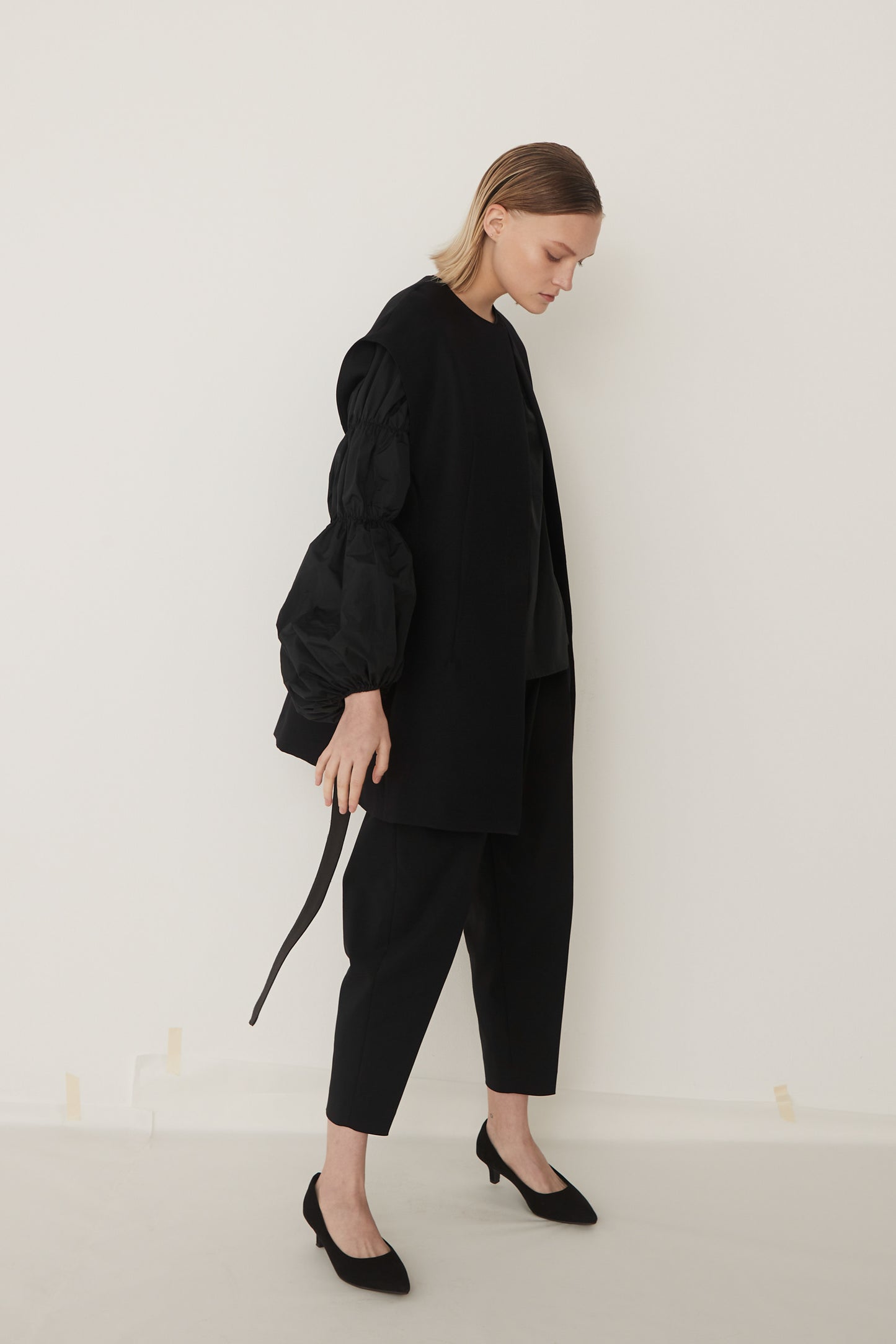 Barrel Two Tucked Pants-BLACK