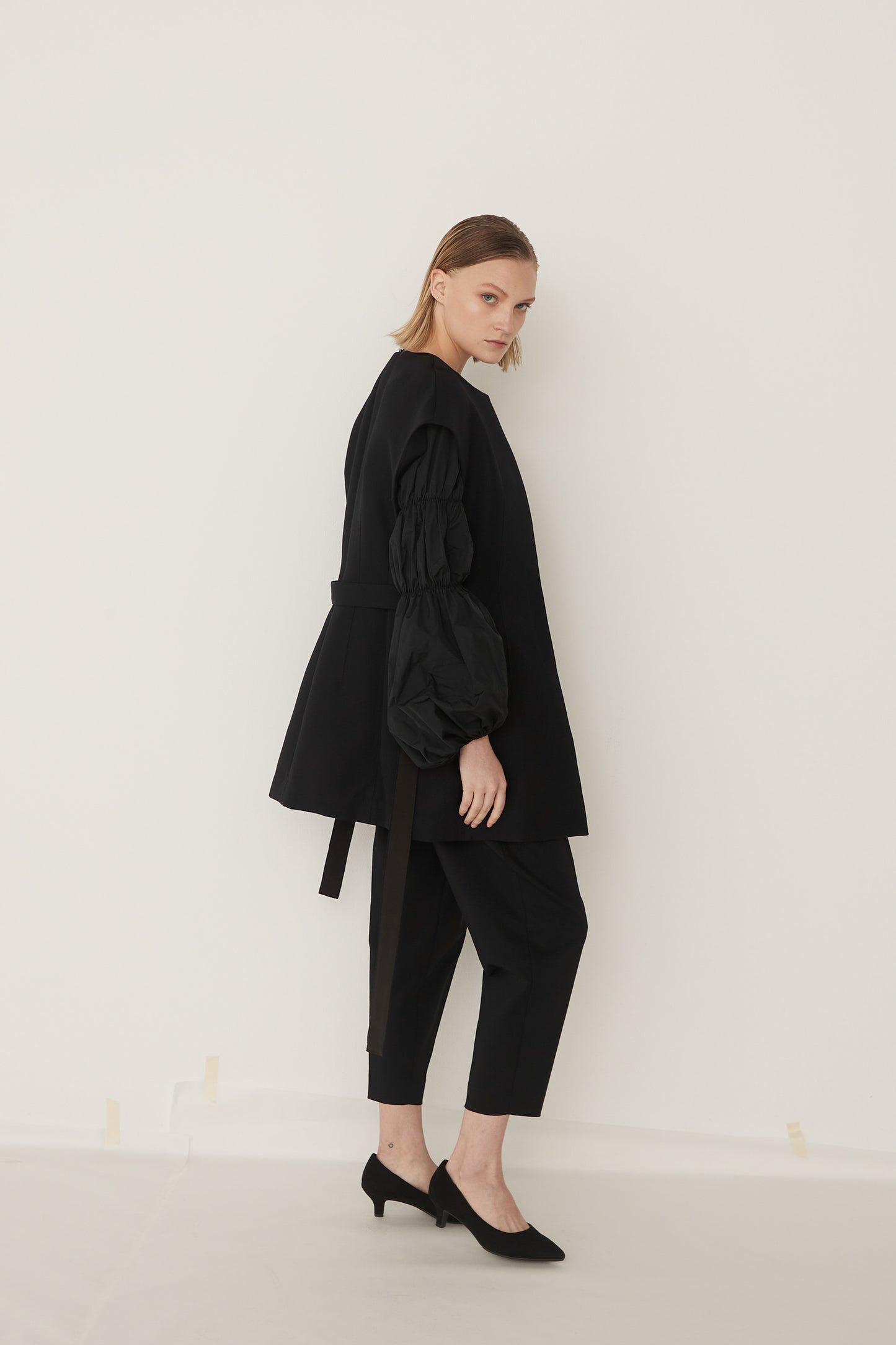 Barrel Two Tucked Pants-BLACK