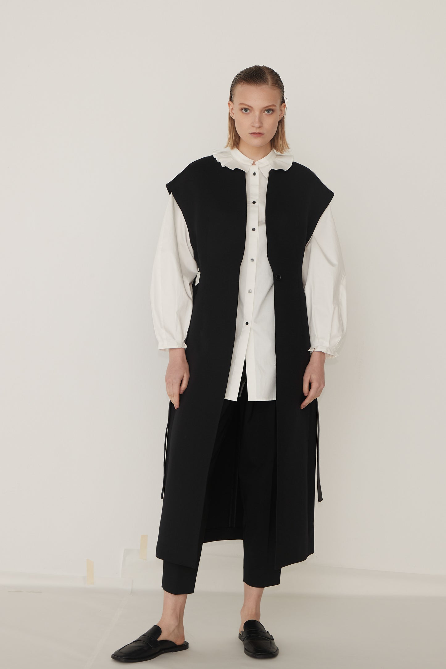 Barrel Two Tucked Pants-BLACK