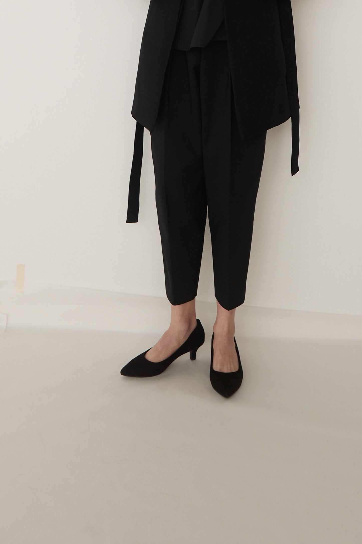Barrel Two Tucked Pants-BLACK