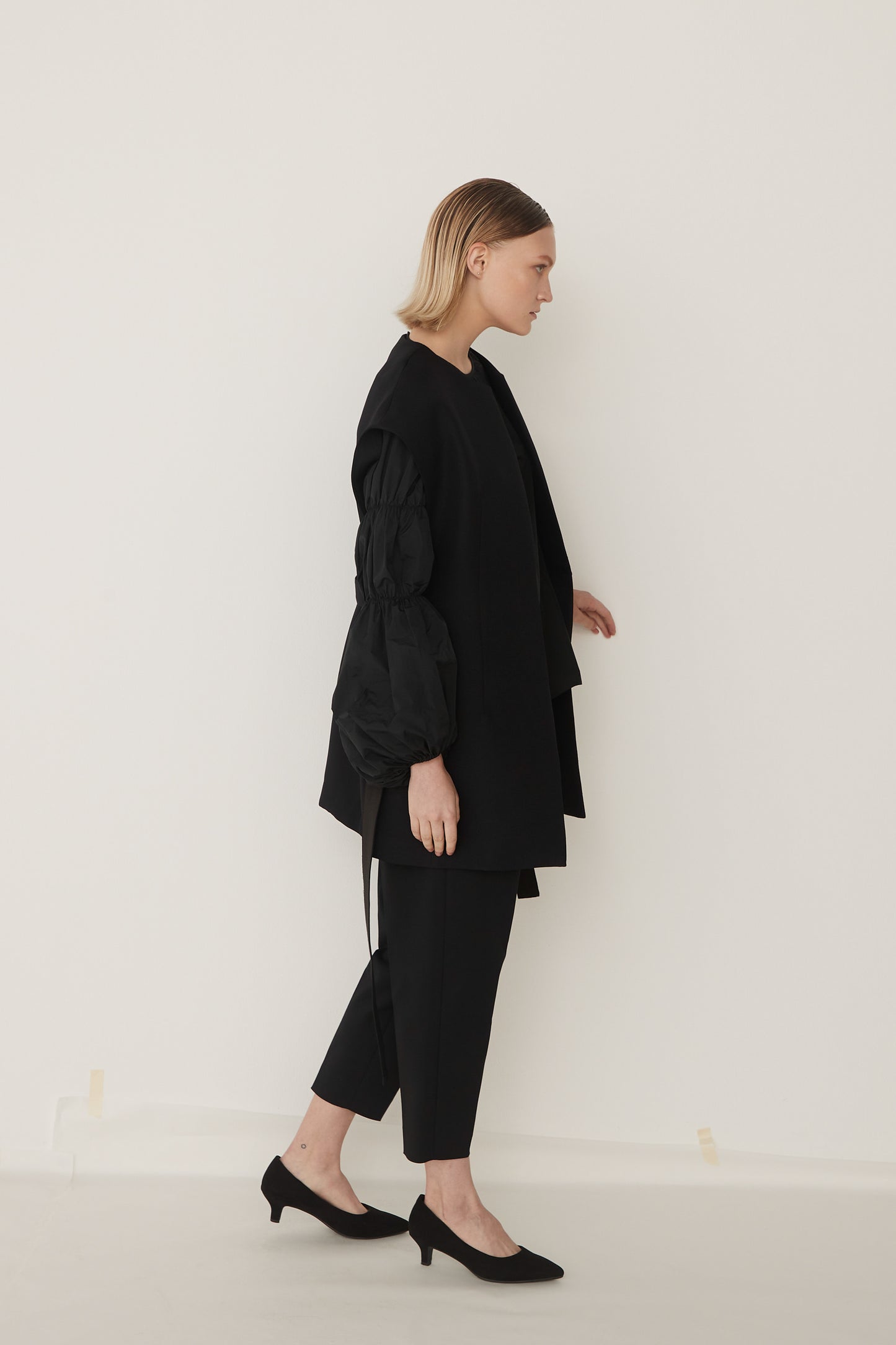 Barrel Two Tucked Pants-BLACK