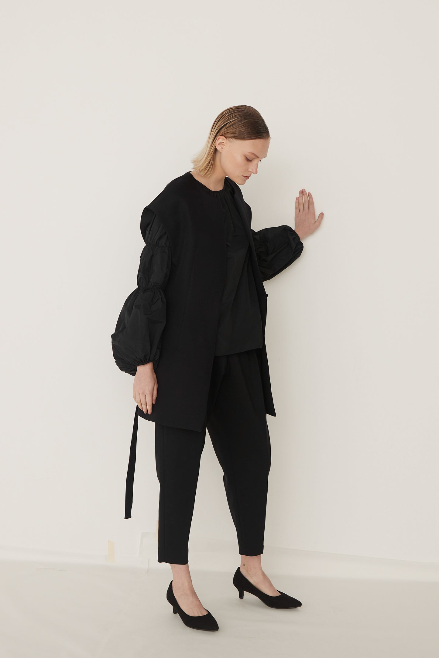 Barrel Two Tucked Pants-BLACK