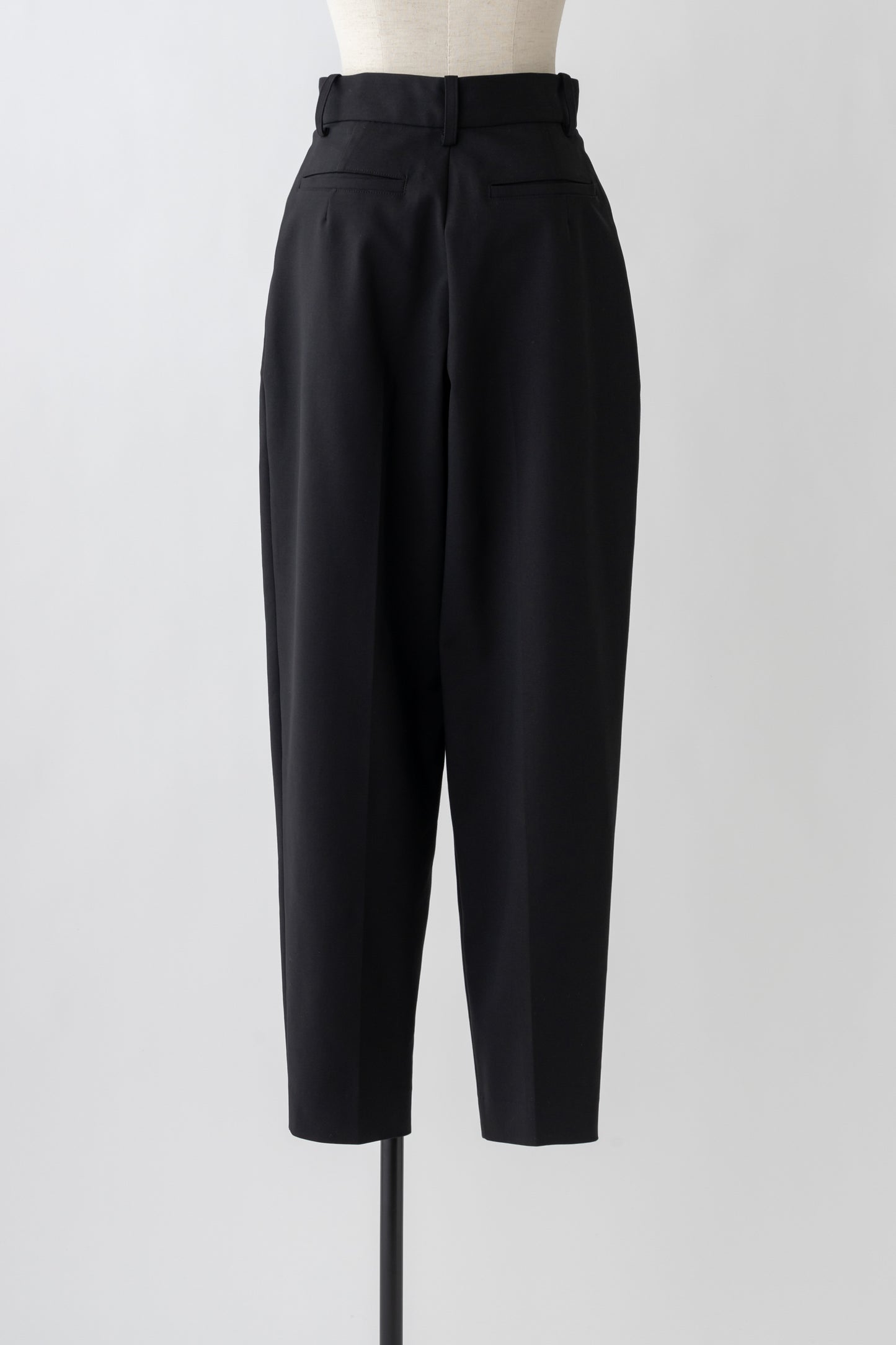Barrel Two Tucked Pants-BLACK