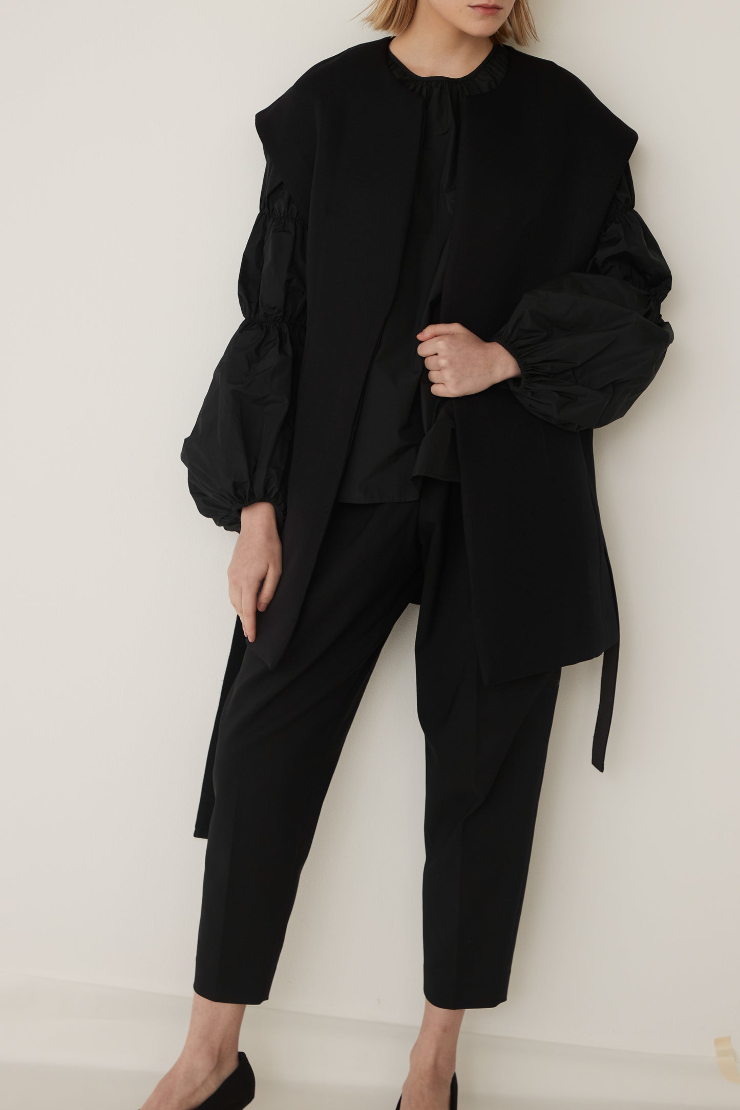 Barrel Two Tucked Pants-BLACK