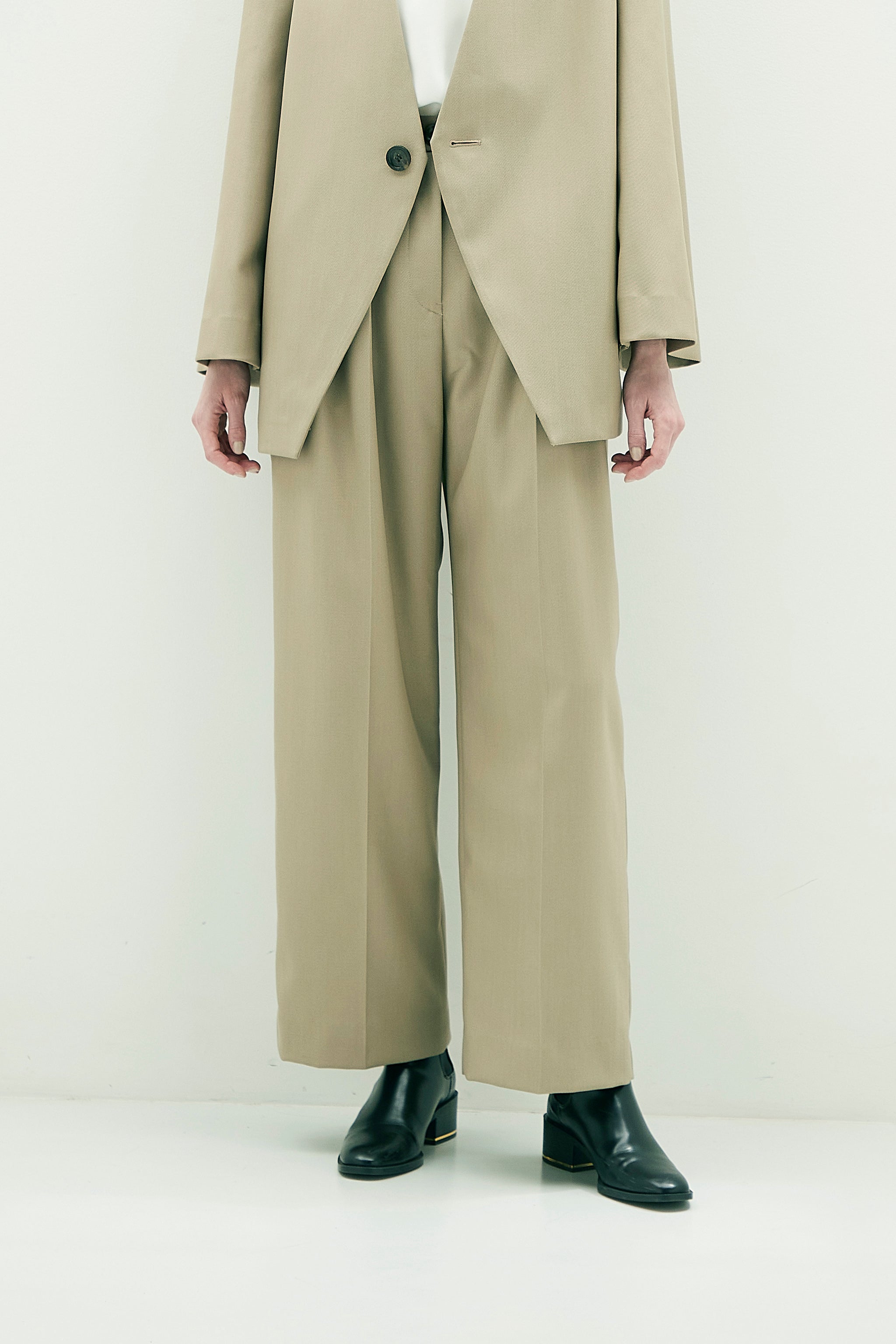 trivis ratine straight pants(フロントタックハイウエストサルエル