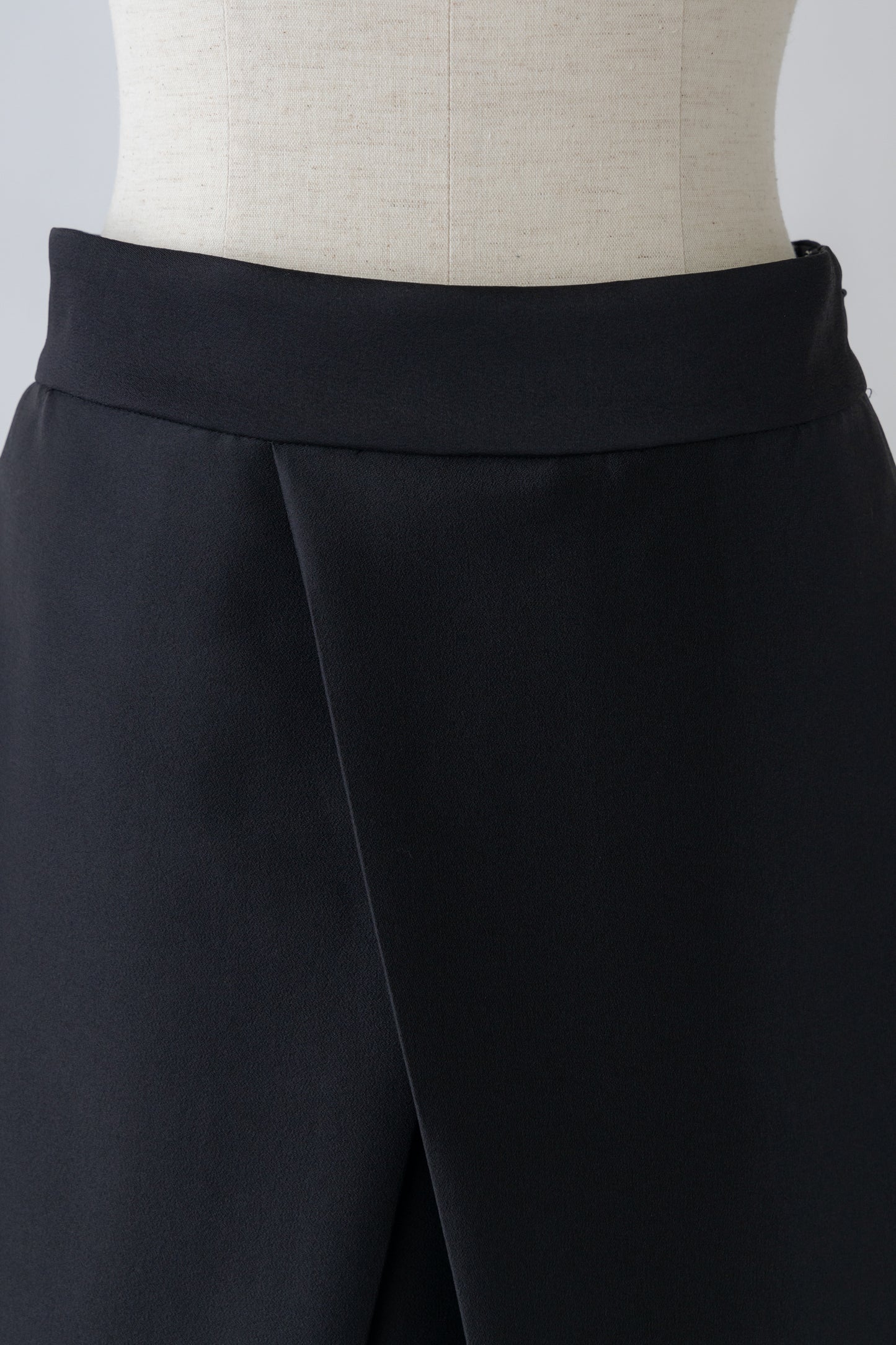 Silkey sheer Skirt-BLACK