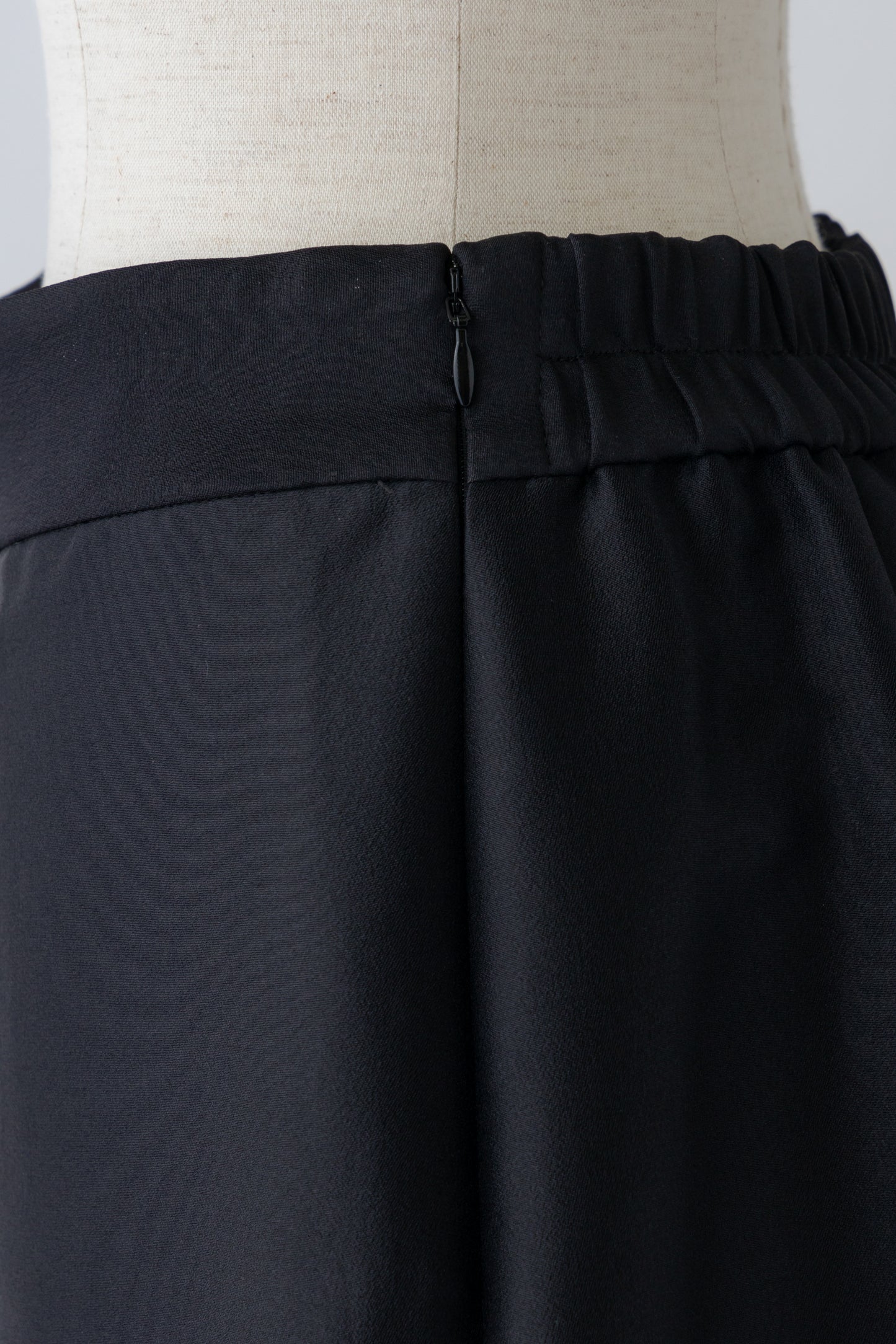 Silkey sheer Skirt-BLACK