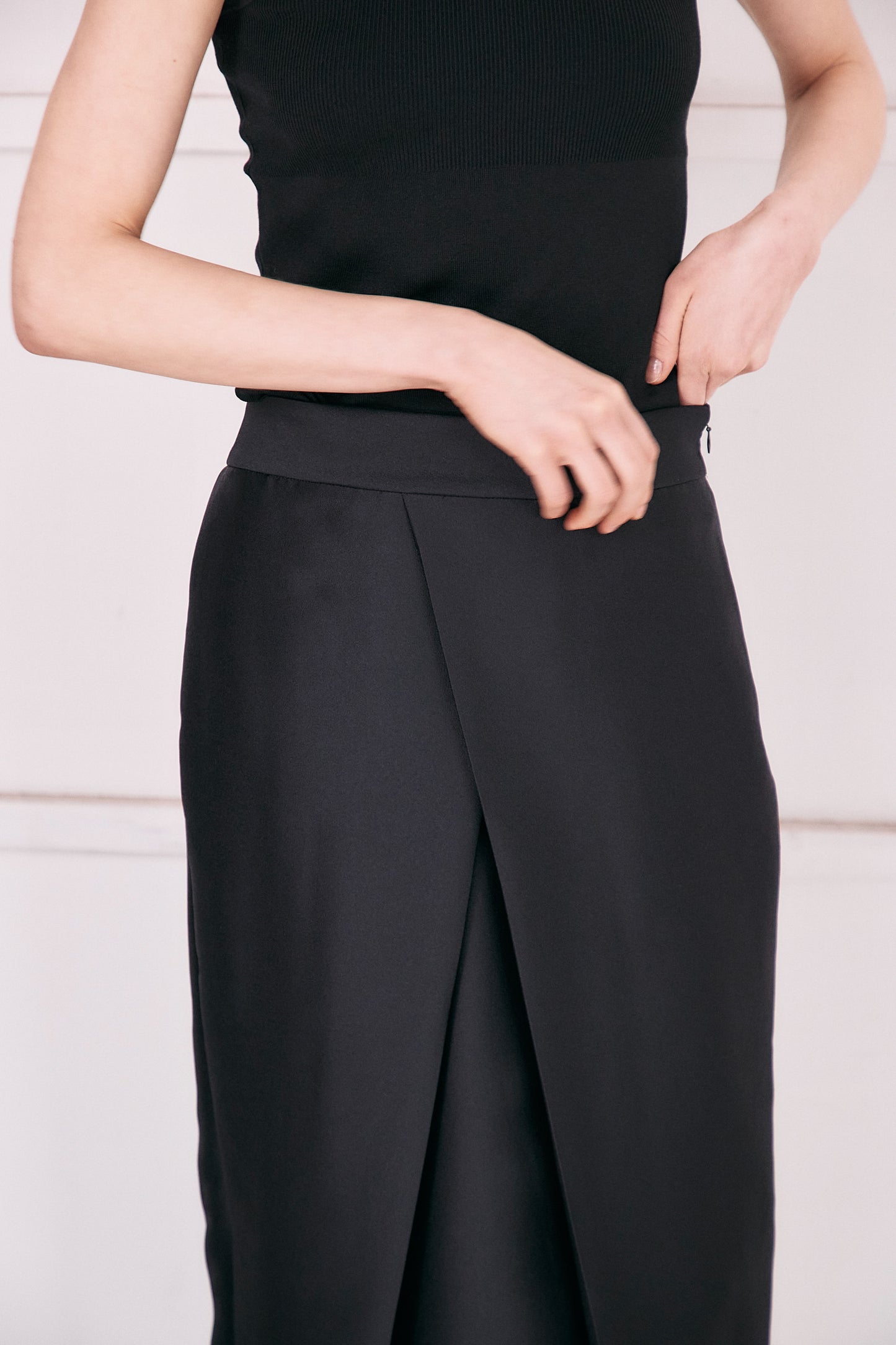 Silkey sheer Skirt-BLACK