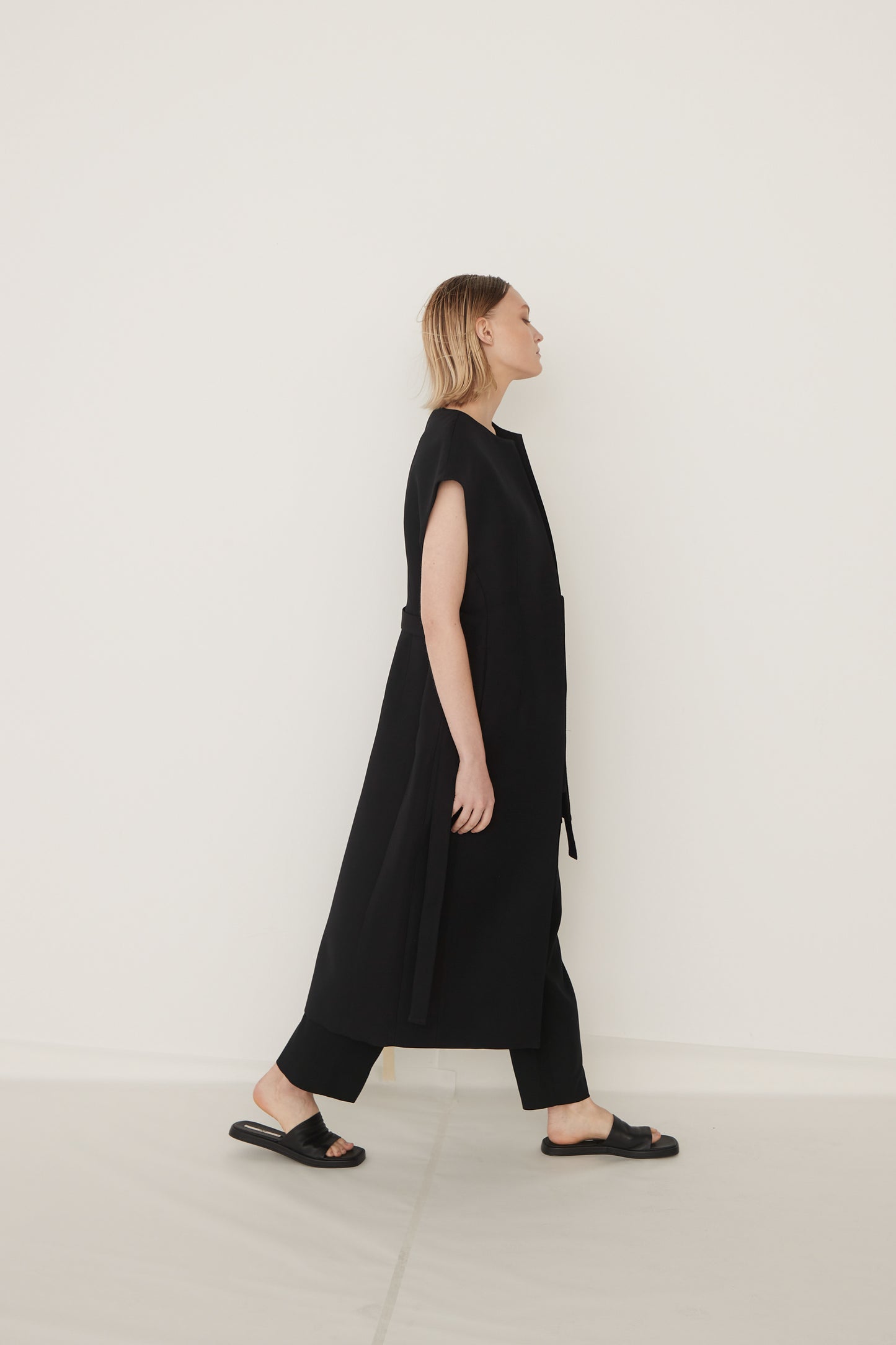 Sleeve less Long Jilet-BLACK