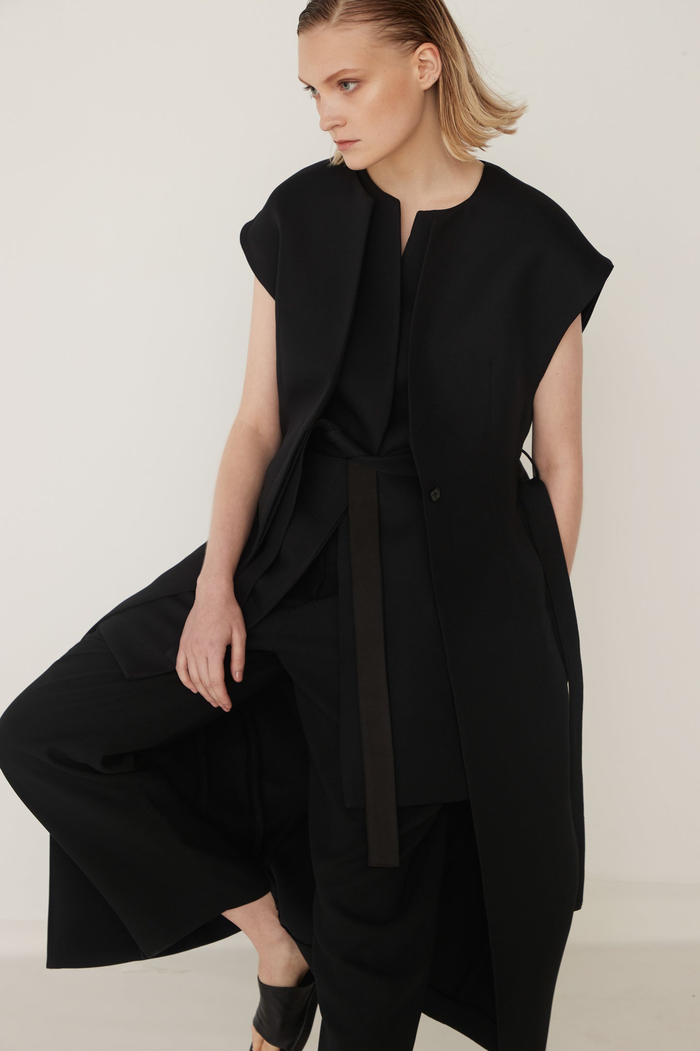 Sleeve less Long Jilet-BLACK